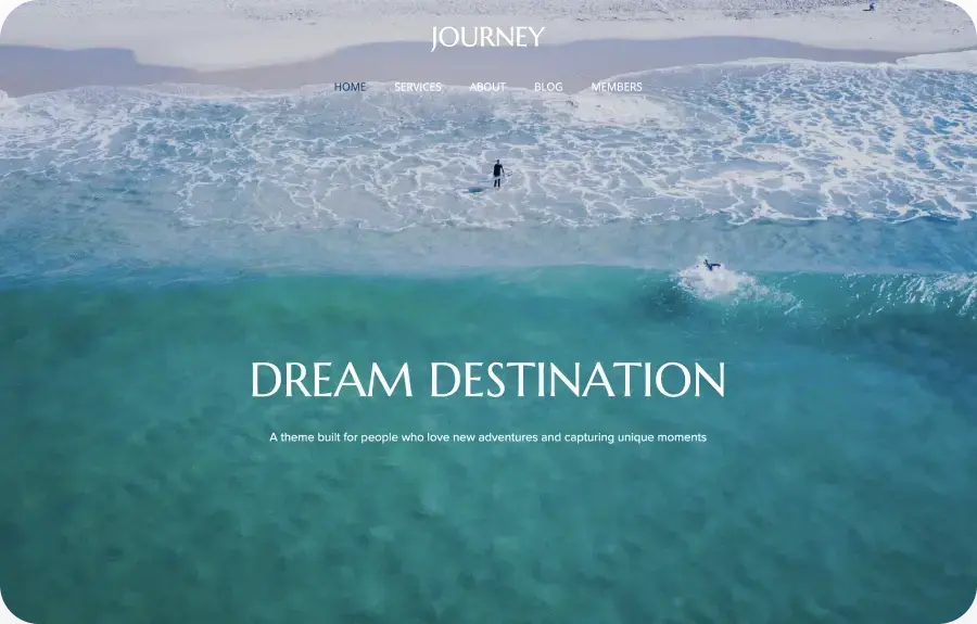 template website dengan pantai layar penuh yang indah untuk hotel dan resor